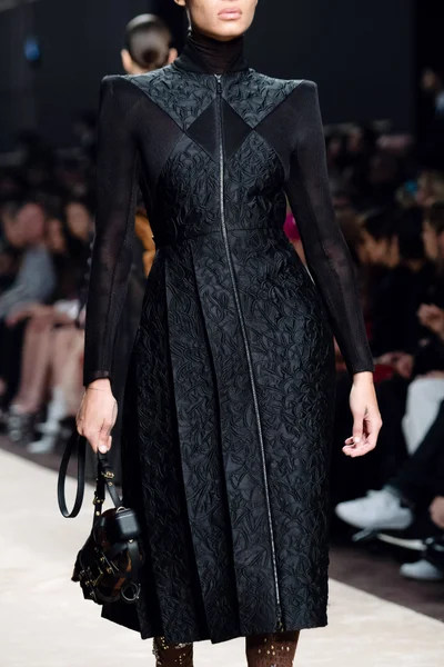 Look 80